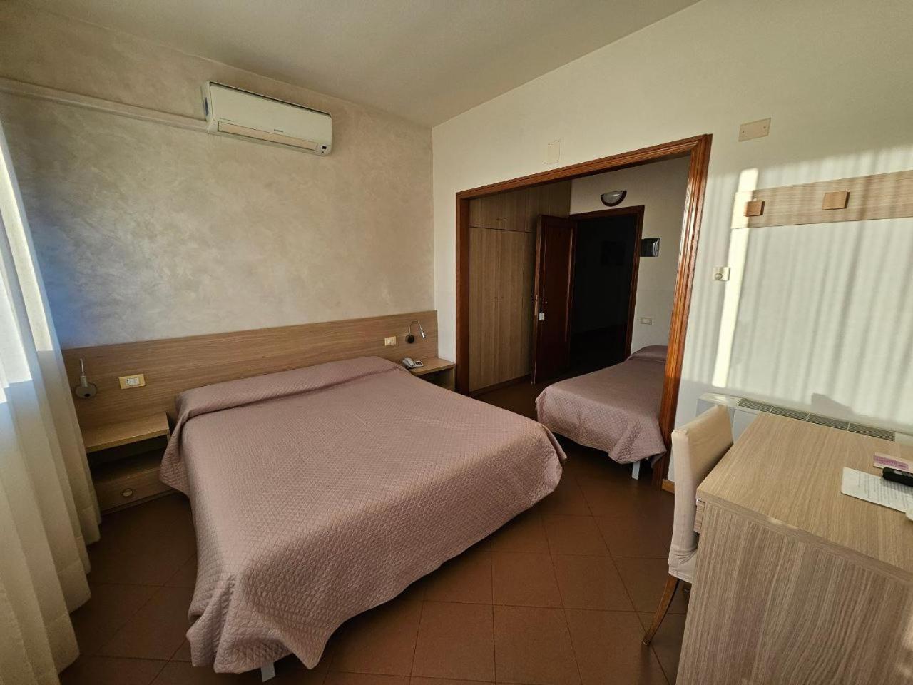 Albergo Nyers Perugia Kültér fotó