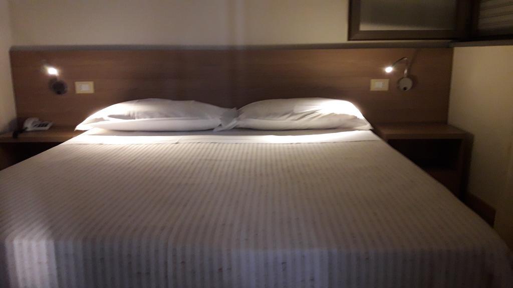 Albergo Nyers Perugia Kültér fotó
