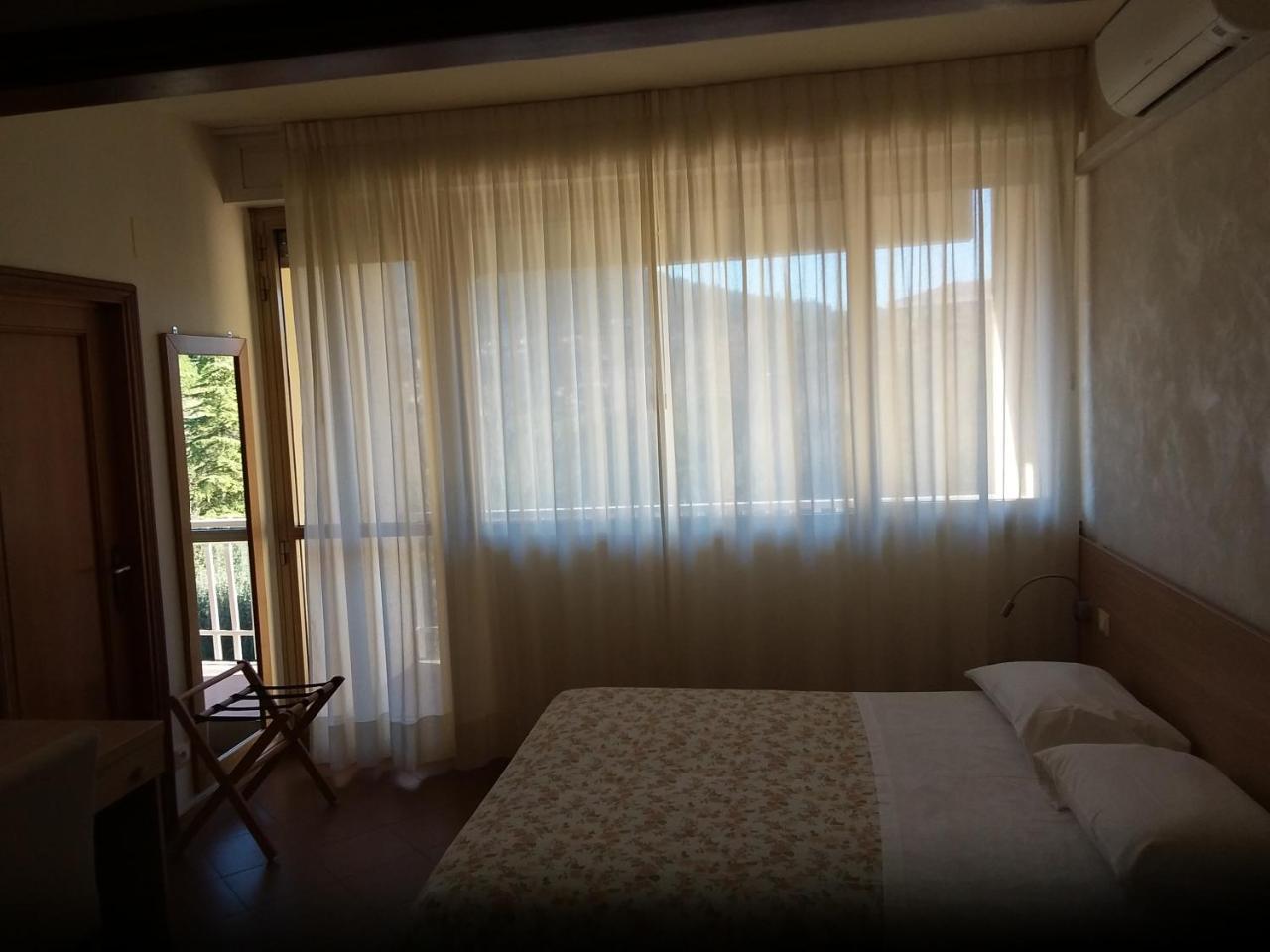 Albergo Nyers Perugia Kültér fotó