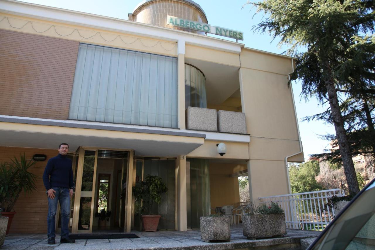 Albergo Nyers Perugia Szoba fotó